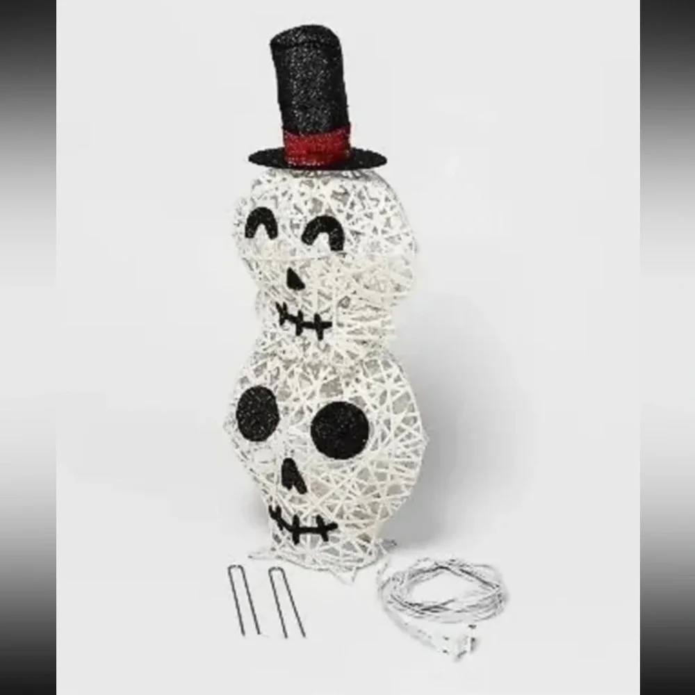Hyde & Eek Light Up Double Stacked Skulls Novelty Light Target 20”